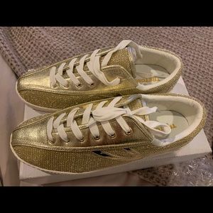 TRETORN Gold tennis shoes size women 10